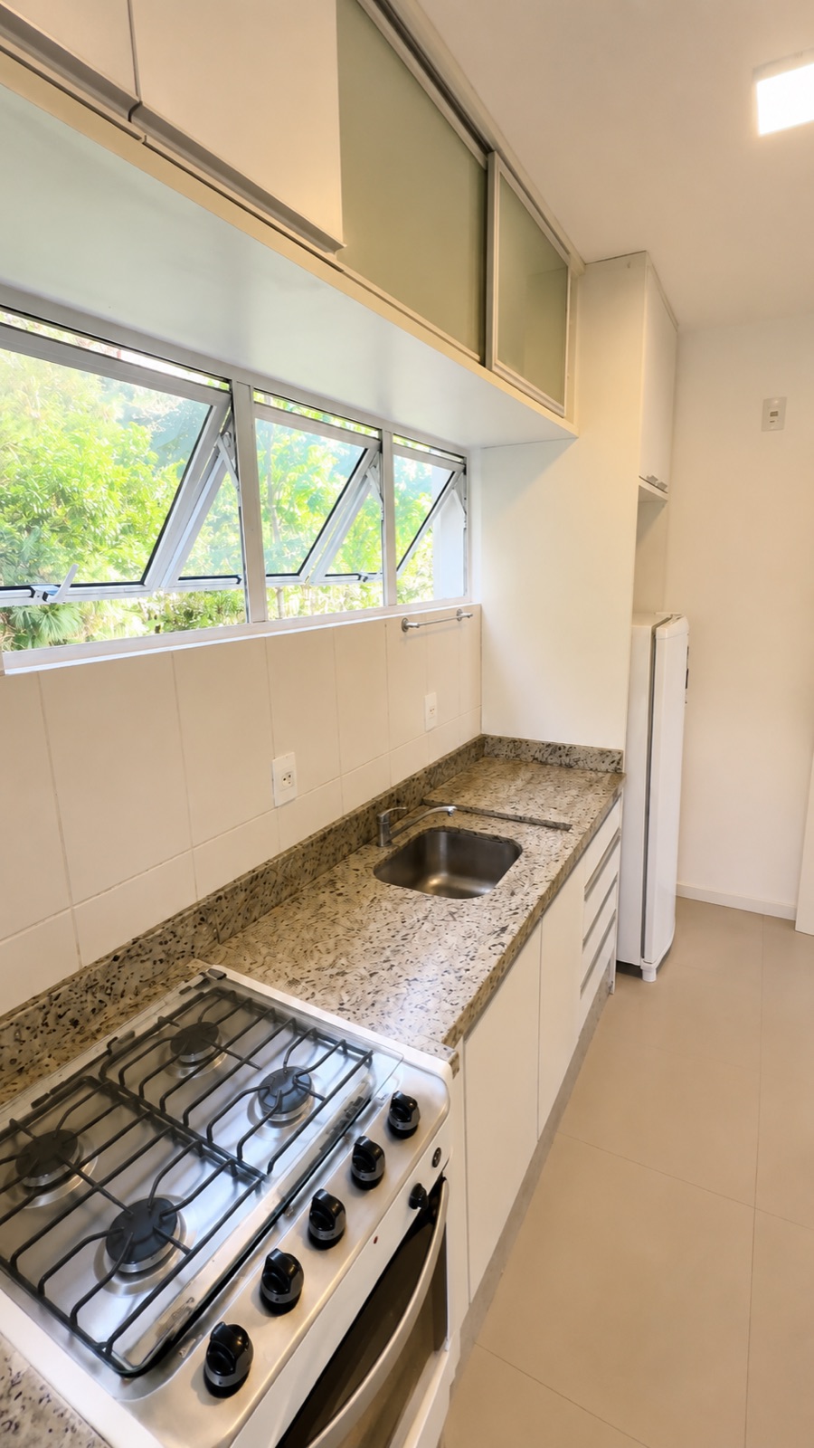 Cozinha · janela pra mata